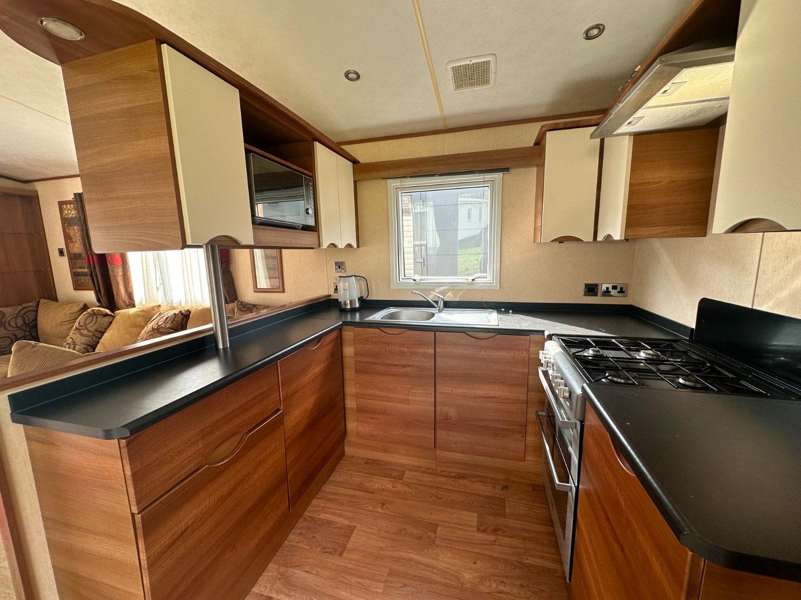 350f4735-c5d3-4692-9161-dca3ce6ca5cc (1)