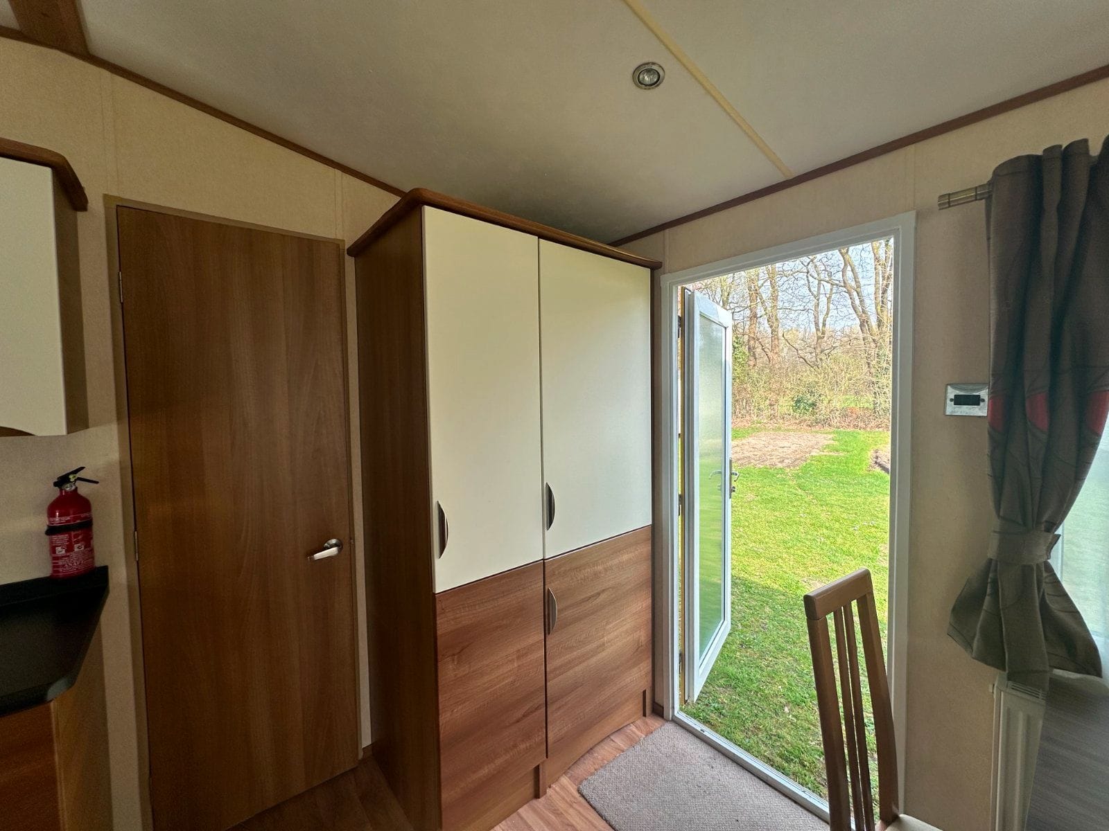 613dfa84-7da7-44f5-907a-a8beeef5b94d (1)